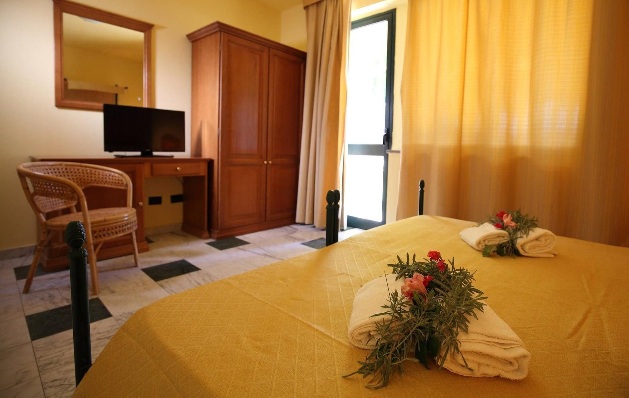Marina Del Marchese Beach Resort Botricello Exterior foto
